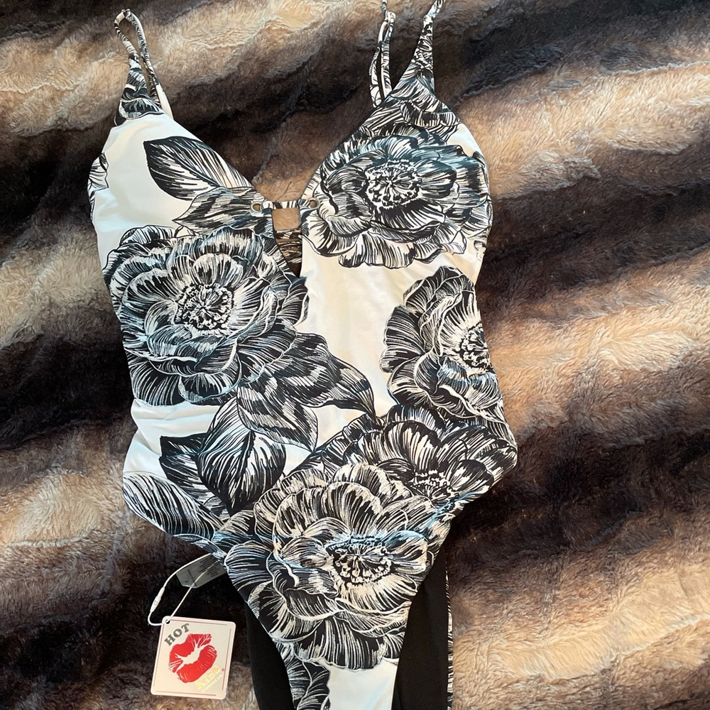 HOT KISS swim- high-cut one piece swimsuit, size L